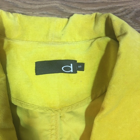 🌻 Dynamite Yellow Crop Blazer🌻 - Picture 4 of 5